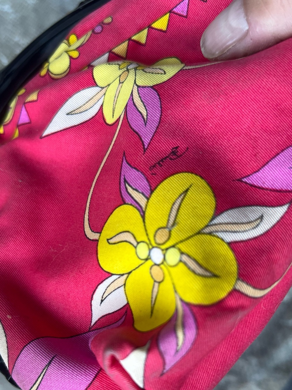 Emilio Pucci Red Floral Shoulder Bag with Black Trim - Picture 8 of 9